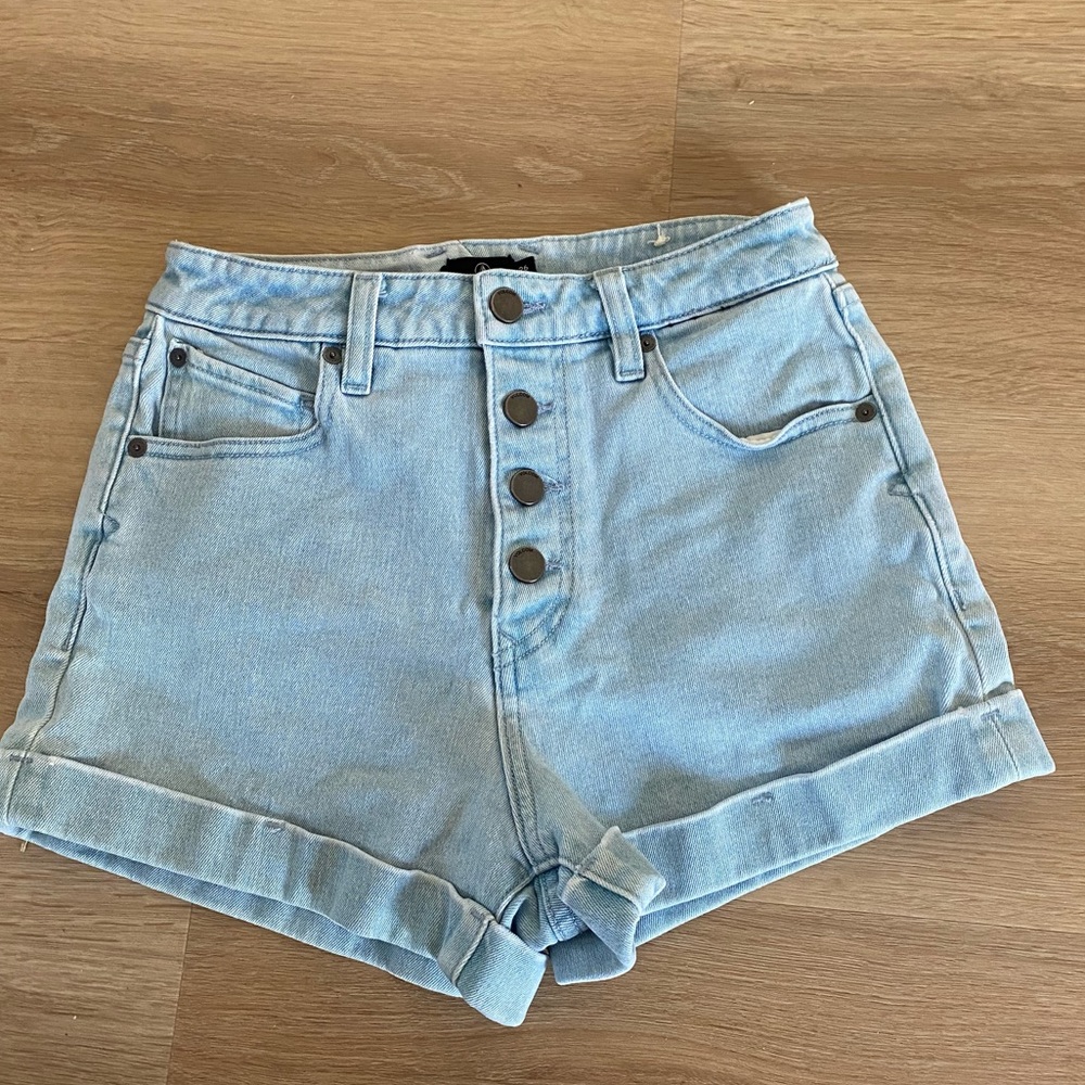 Volcom high waisted jean shorts. Size 26
